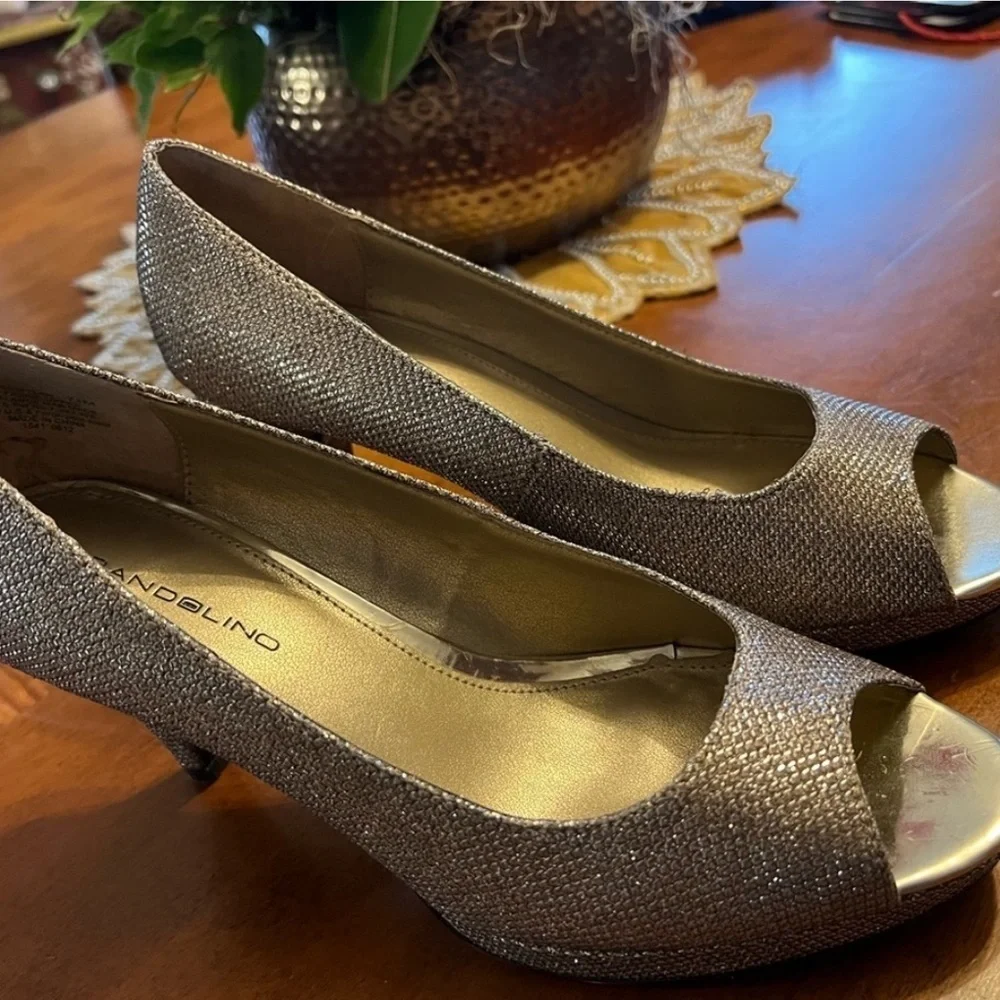 Bandolino Women's Silver Gold Peep Toe Heels sparkly dressy Macy’s 7.5 - Picture 3 of 3